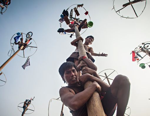 Cara Mengatasi Terkilir Saat Panjat Pinang Lomba 17 Agustus