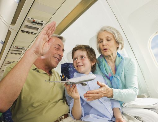 Mengungkap Bahaya Naik Pesawat bagi Lansia