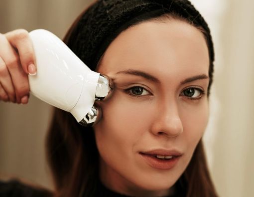 Jenis Alat Pijat Wajah dan Manfaatnya untuk Kecantikan