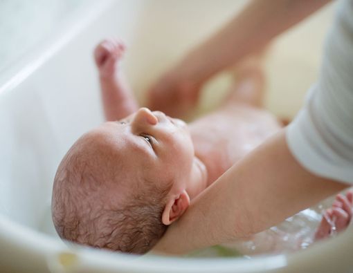 5 Cara Merawat Kulit Sensitif pada Anak