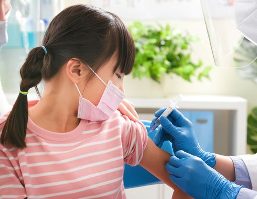 Anak Belum Bisa Divaksinasi COVID-19, Ini Tips Perlindungannya