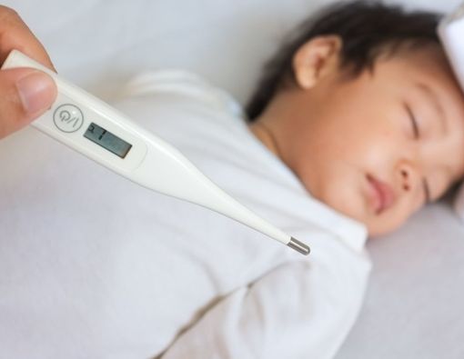 Mitos Menyesatkan tentang Demam pada Balita