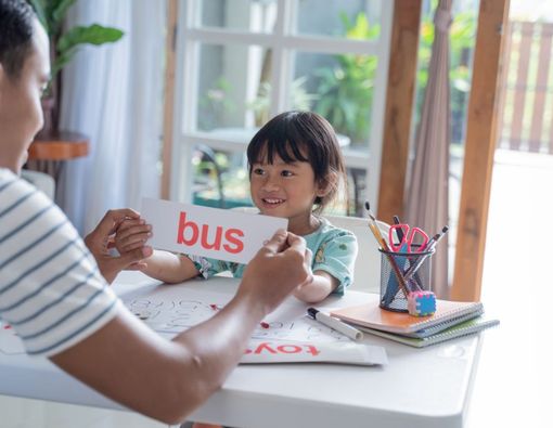 6 Cara Asik Ajarkan Dua Bahasa pada Anak Sejak Kecil
