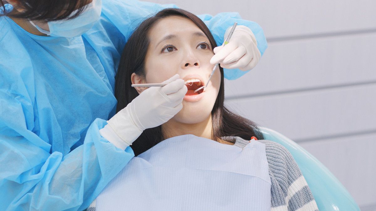 Perawatan di Dokter Gigi pada Wanita
