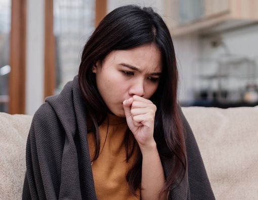 Fakta Medis di Balik Mitos Batuk yang Menyesatkan