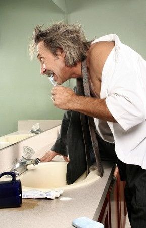 8 Hal yang Harus Dihindari Ketika Sikat Gigi