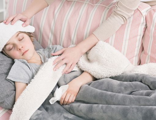 Kiat Merawat Korban Malaria di Rumah