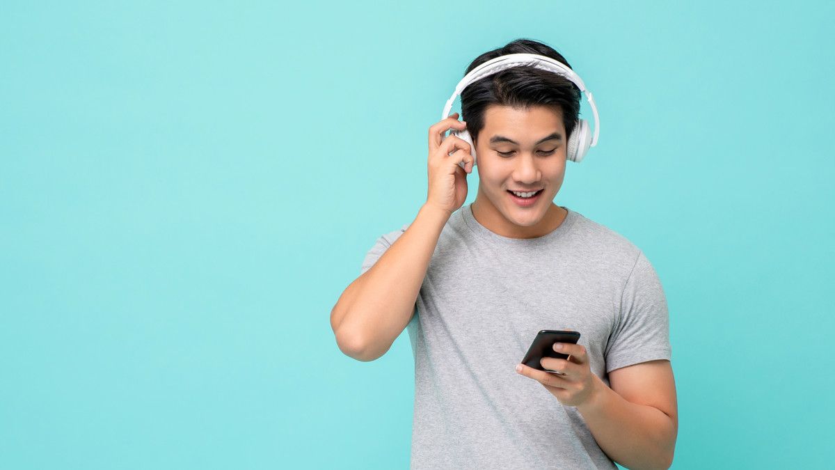 Sering Dengar Suara Keras dari Headset Bisa Bikin Tuli?