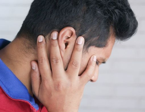 Kulit Telinga Kering dan Mengelupas? Mungkin Ini Sebabnya