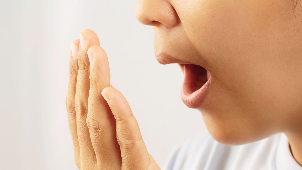 Makin Percaya Diri! 8 Cara Hilangin Bau Mulut yang Ampuh  