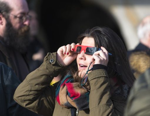 Bagaimana Cara Aman untuk Melihat Gerhana Matahari?