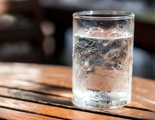 Benarkah Sering Minum Air Es Picu Penyakit Jantung?