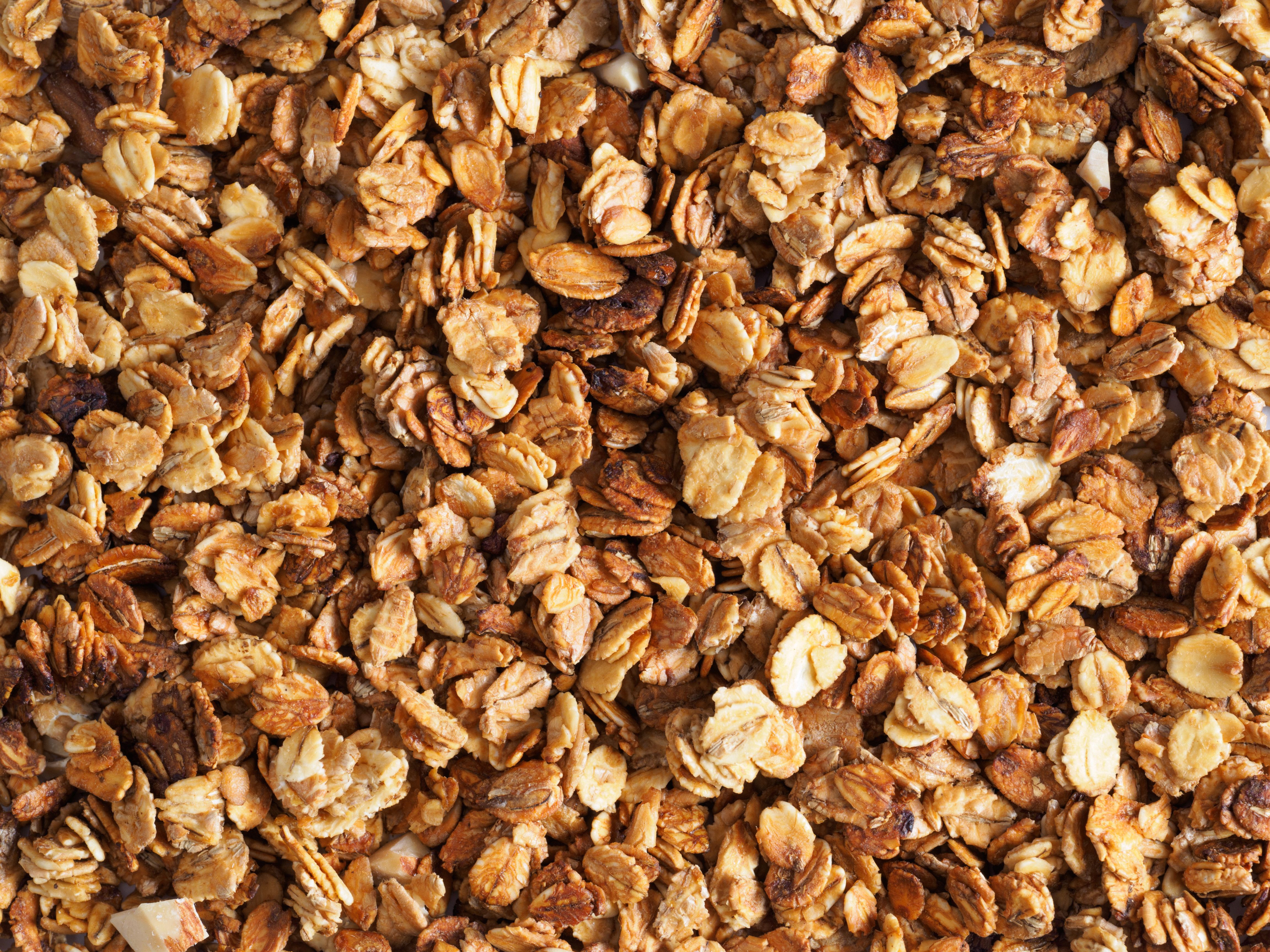 Granola (Fascinadora/Shutterstock)