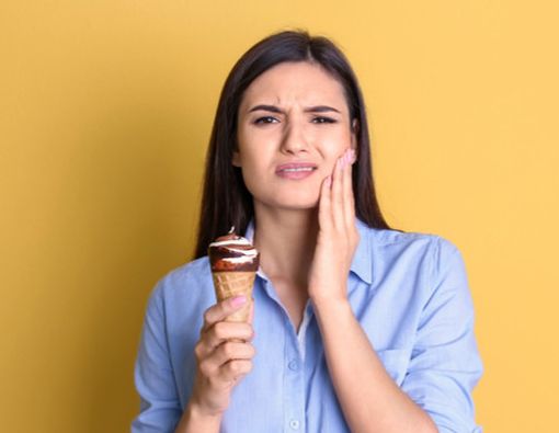 Gigi Ngilu Setelah Makan Es Krim, Ini Sebabnya