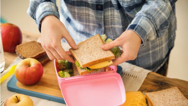 Tips bagi Ibu Bekerja Siapkan Bekal Sehat dan Praktis untuk Anak