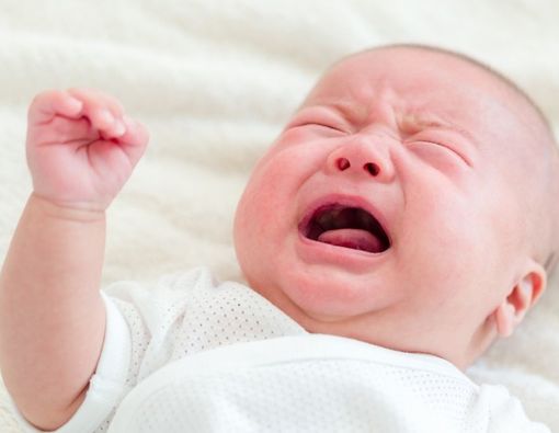 Penyebab Bayi Rewel Malam Hari dan Cara Mengatasinya