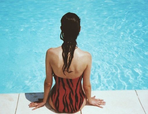 Bahaya Pakai Baju Renang Basah Hingga Kering Sendiri di Badan