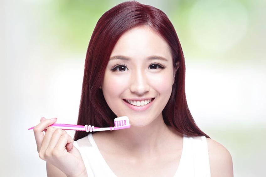 7 Cara Memutihkan Gigi Secara Alami