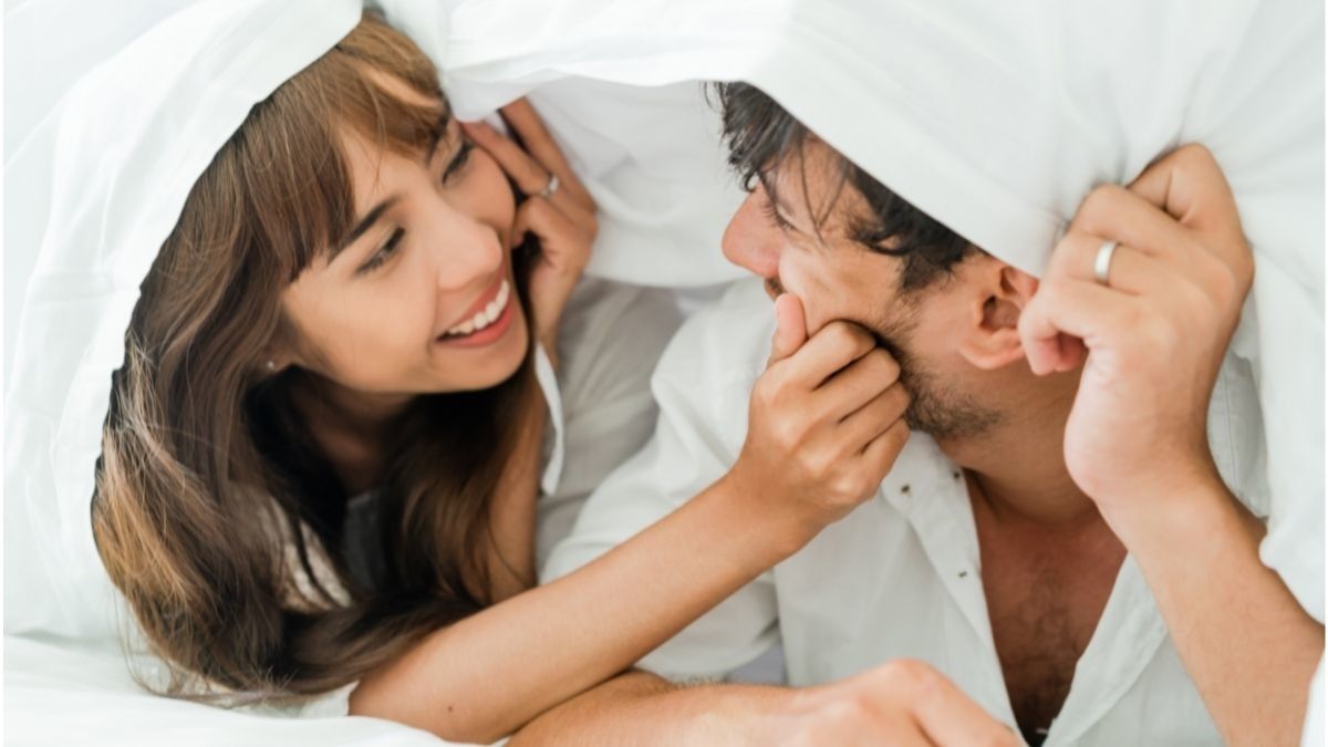Posisi Cuddling yang Bisa Tingkatkan Kemesraan