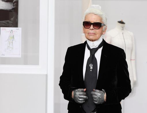 Perancang Busana Karl Lagerfeld Meninggal Akibat Kanker Pankreas