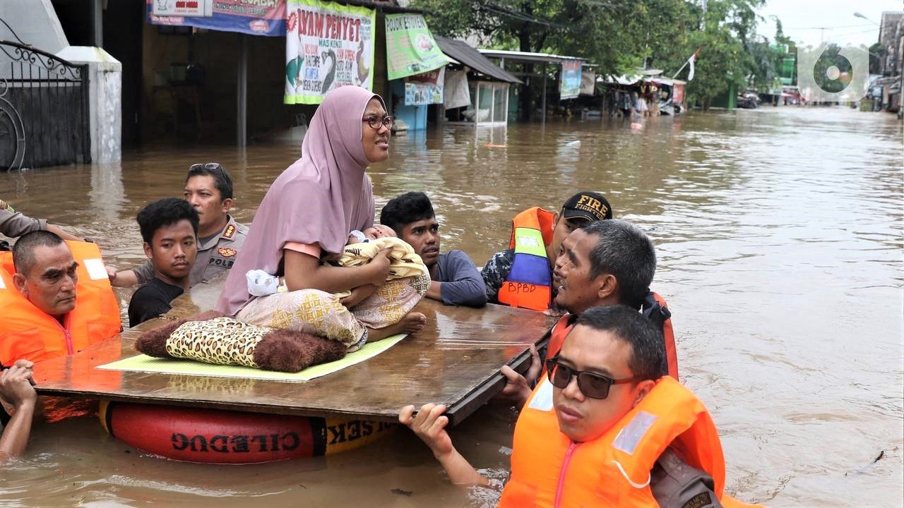Tips Menghadapi Banjir untuk Ibu yang Mempunyai Balita