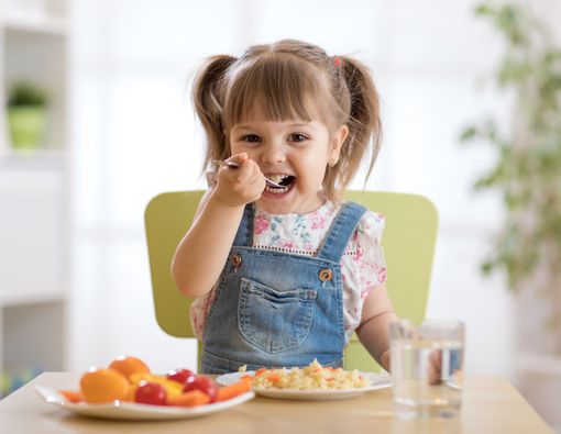 Daftar Makanan yang Berguna untuk Tingkatkan Kecerdasan Otak Anak