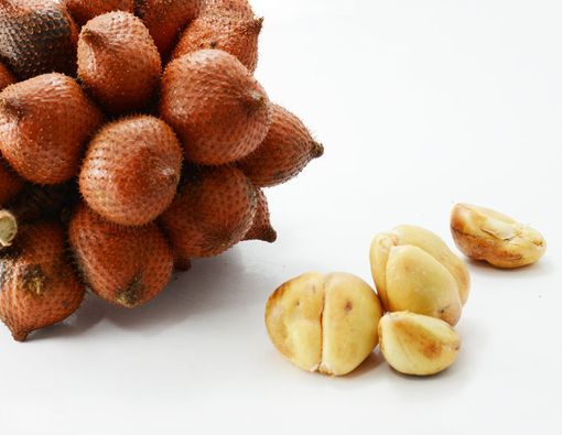 Benarkah Makan Salak Bikin Susah Buang Air Besar?