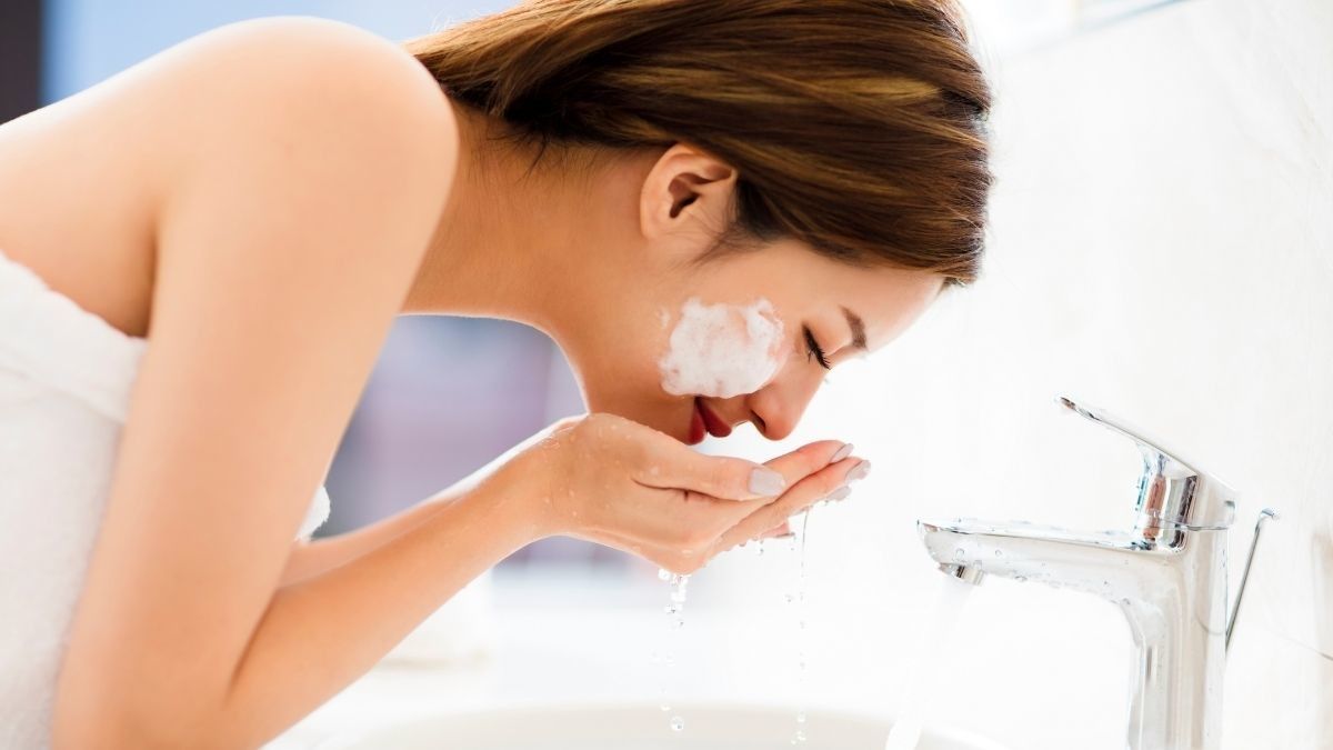 Ketahui Perbedaan Face Wash dan Face Cleanser