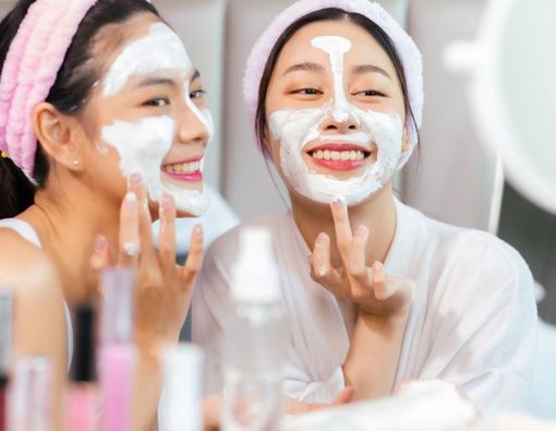 9 Rekomendasi Masker Wajah untuk Kulit Berminyak dan Berjerawat