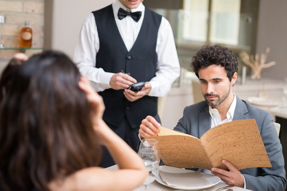 Panduan Makan di Restoran Bagi yang Punya Kolesterol Tinggi
