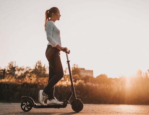 Jaga Kulit Tetap Sehat Meski Sering Main Skuter Listrik