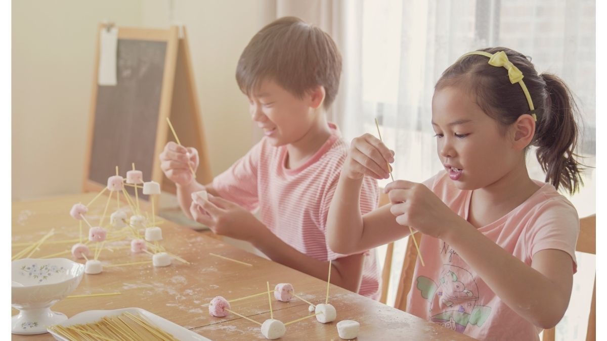 Cara Mendidik Anak Pertama Menjadi Role Model untuk Adiknya