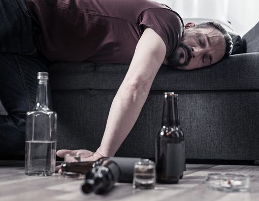 Sering Konsumsi Minuman Alkohol Rentan Kena Kanker Hati?