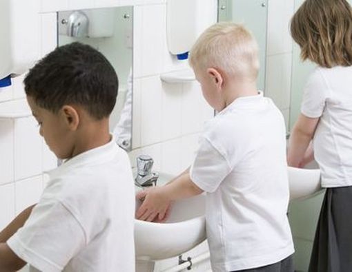 5 Kebiasaan Sehat Pelindung dari Kuman Saat Anak Bersekolah