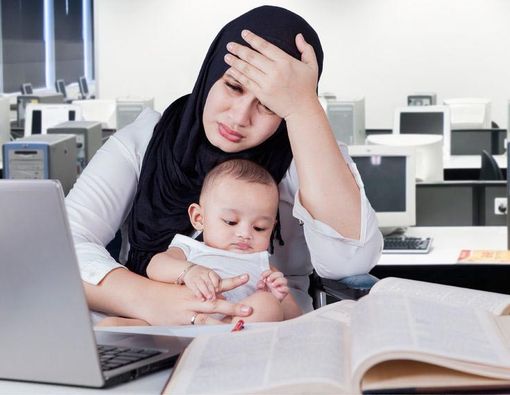 Saat Demam, Bolehkah Sang Ibu Menyusui Anaknya?