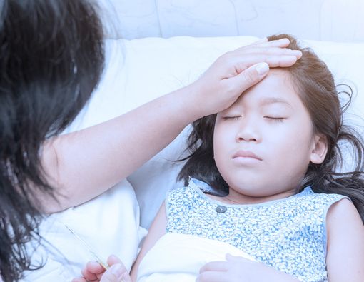 Anak Demam Naik-Turun Rentan Dehidrasi, Apa Solusinya?