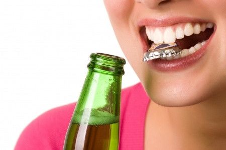 8 Kebiasaan Buruk yang Merusak Gigi