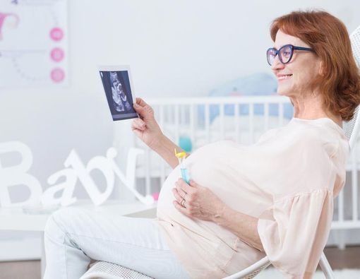 Melahirkan Bayi Setelah Usia 35 Tahun