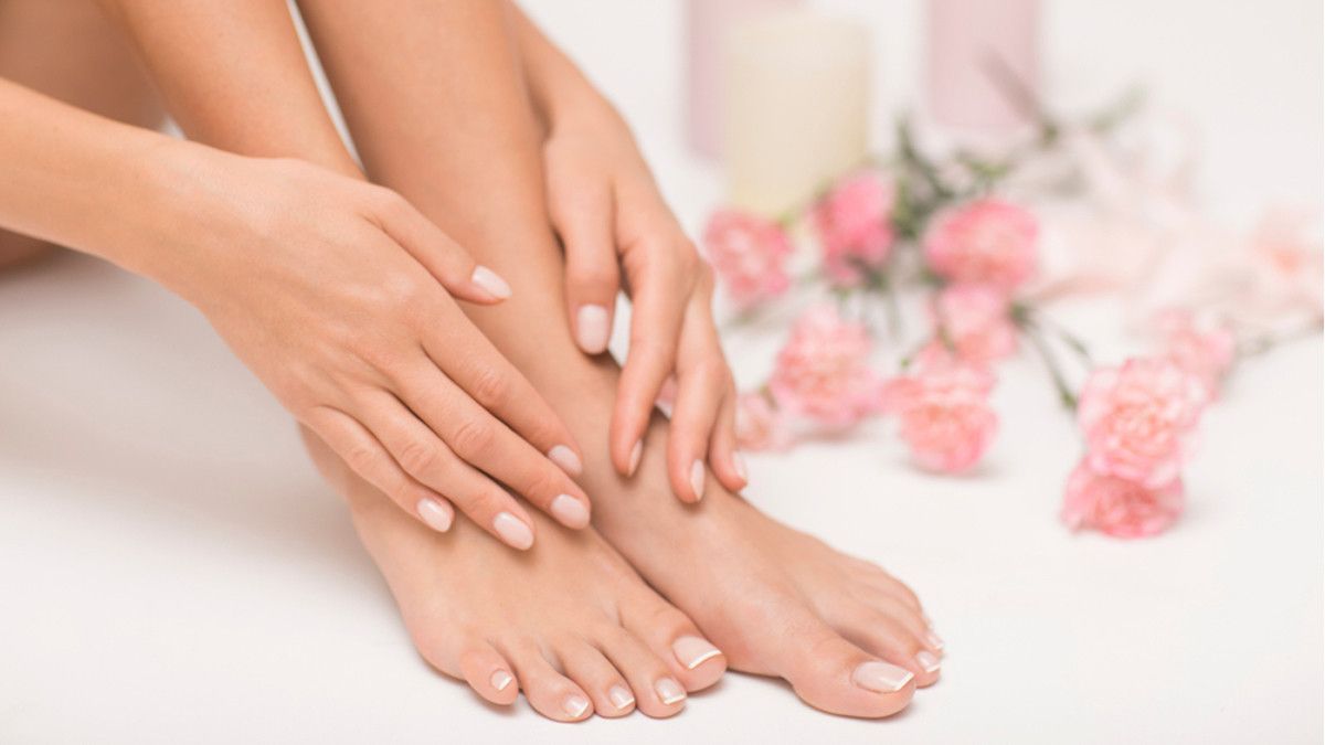 Ilustrasi Menjaga Kesehatan Kaki Pakai Peel Foot