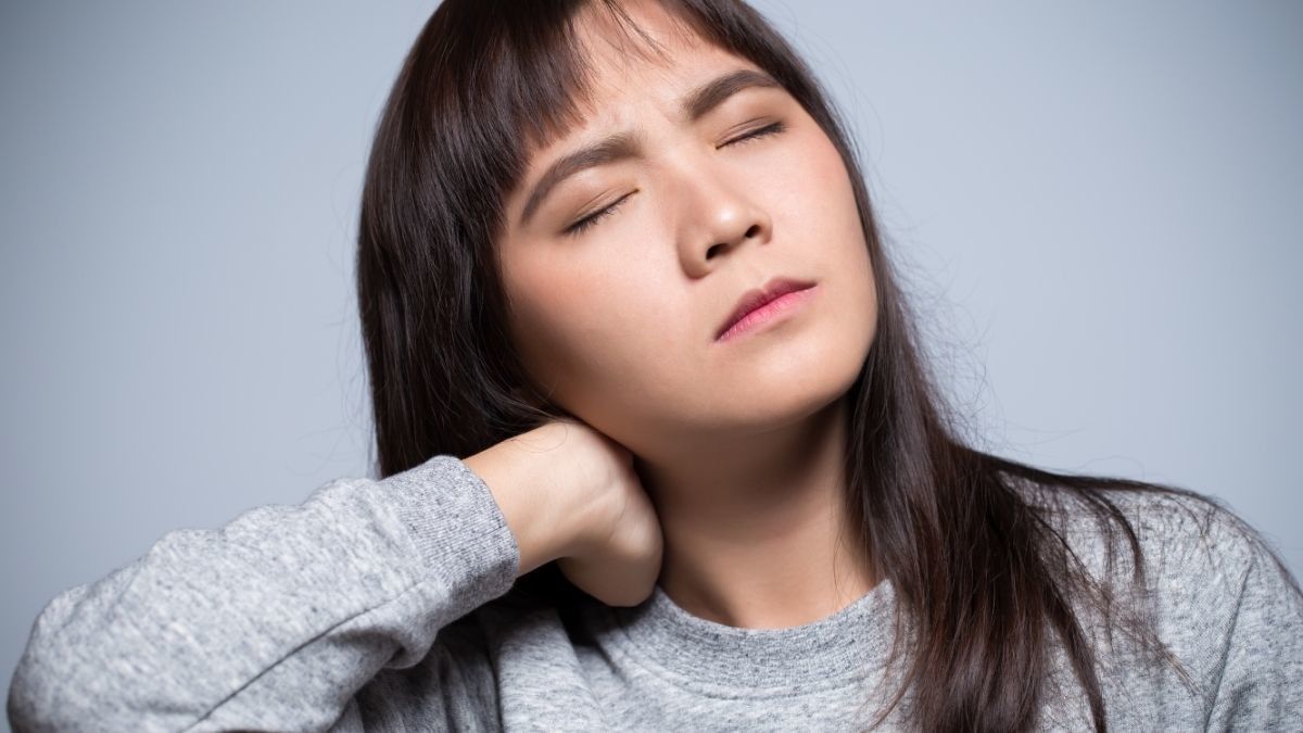 Penyebab Sakit Kepala di Belakang Telinga