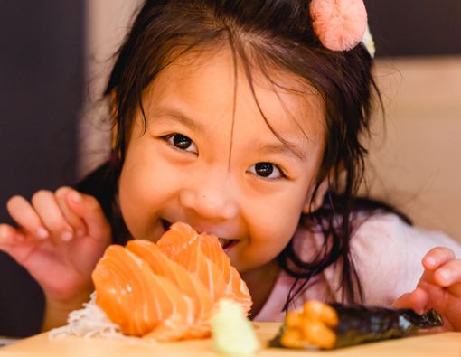 Usia Berapa Anak Boleh Makan Sashimi? Ini Faktanya