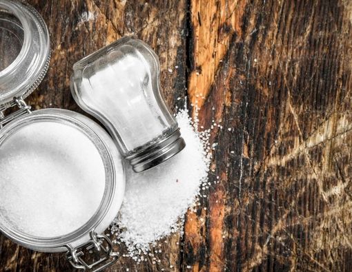 Minum Air Garam Bisa Jaga Kesehatan Paru, Benarkah?