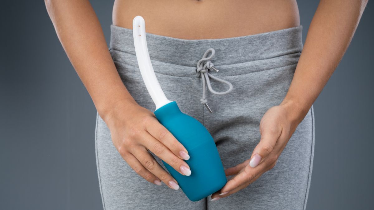 Amankah Membersihkan Miss V dengan Douching?