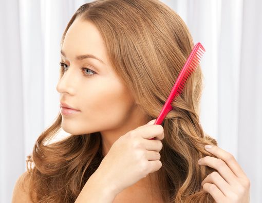 Hati-Hati, 17 Kebiasaan Ini Bisa Bikin Rambut Anda Tipis!