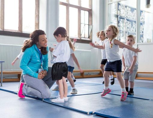 Bagaimana Cara Menyikapi Anak yang Terlalu Pemalu?