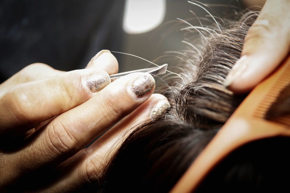 Mencabut Uban Bikin Rambut Putih Tambah Banyak?