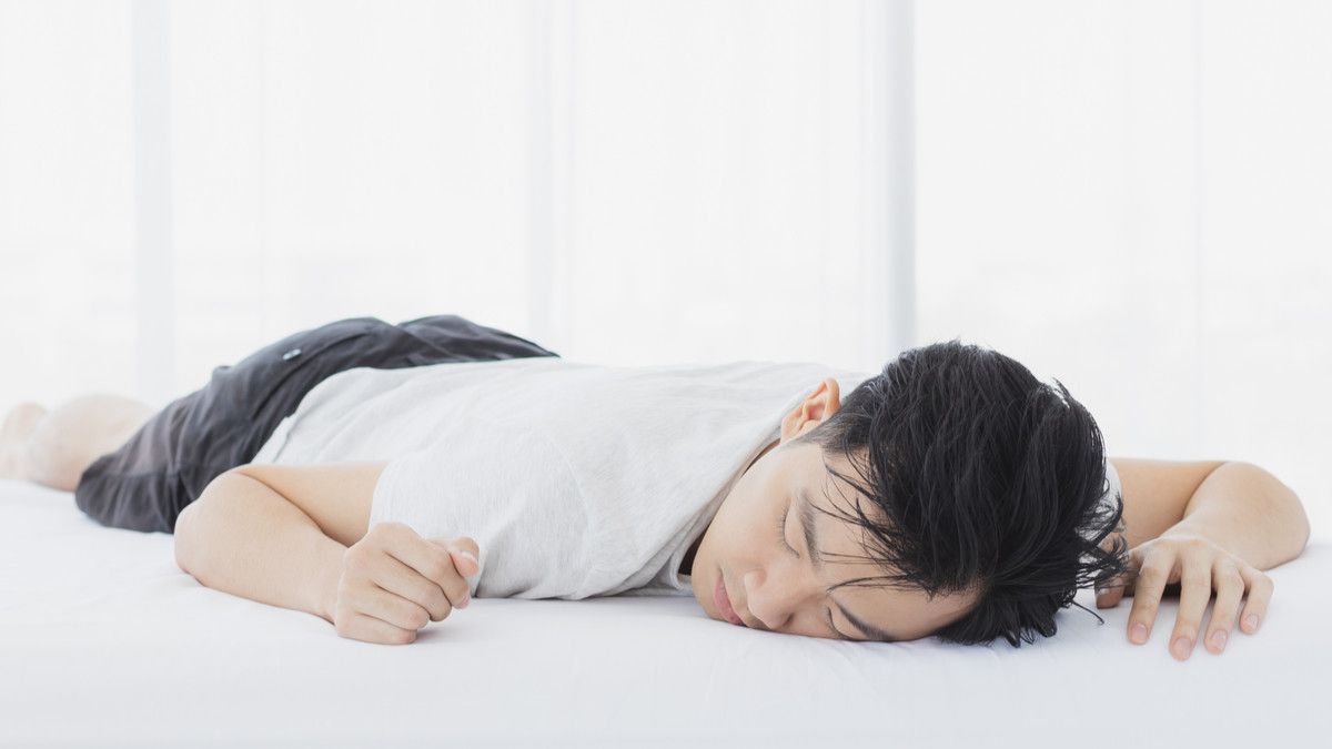 Dampak Buruk Tidur Tengkurap (Bangkok-Click-Studio/Shutterstock)