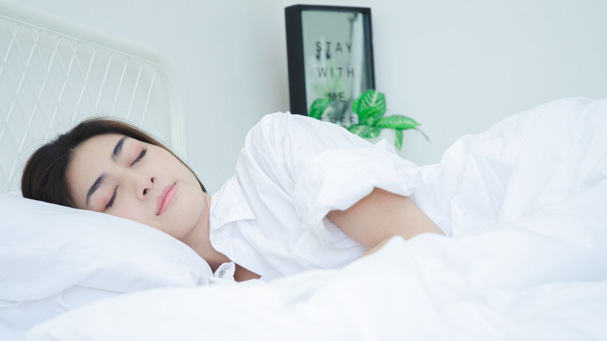 Tidur dengan Lampu Menyala Bikin Berat Badan Wanita Naik