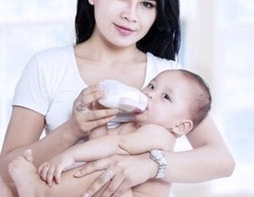 Cara Menyimpan ASI Botolan yang Baik dan Benar