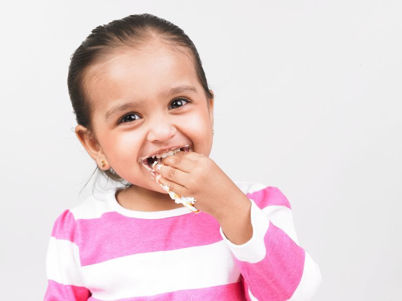 Anak Sering Pakai Tangan Kiri, Haruskah Dilarang?